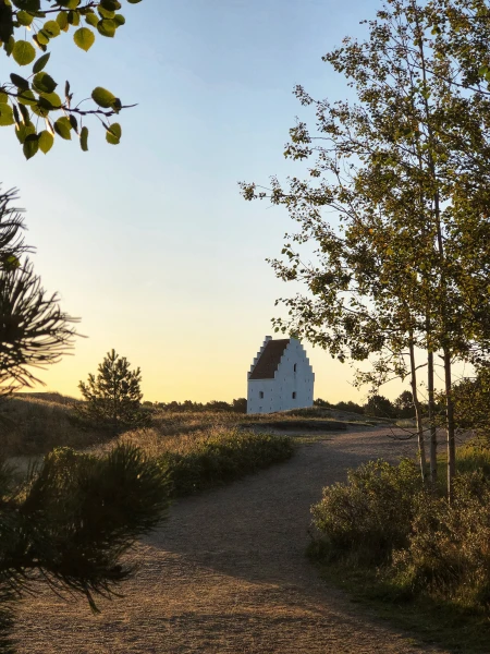 Den tilsandede Kirke en tidlig morgen