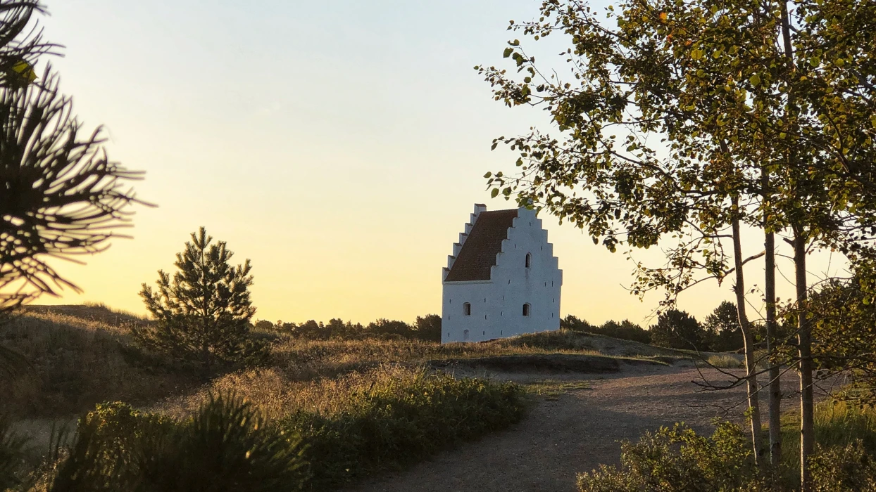 Den tilsandede Kirke en tidlig morgen