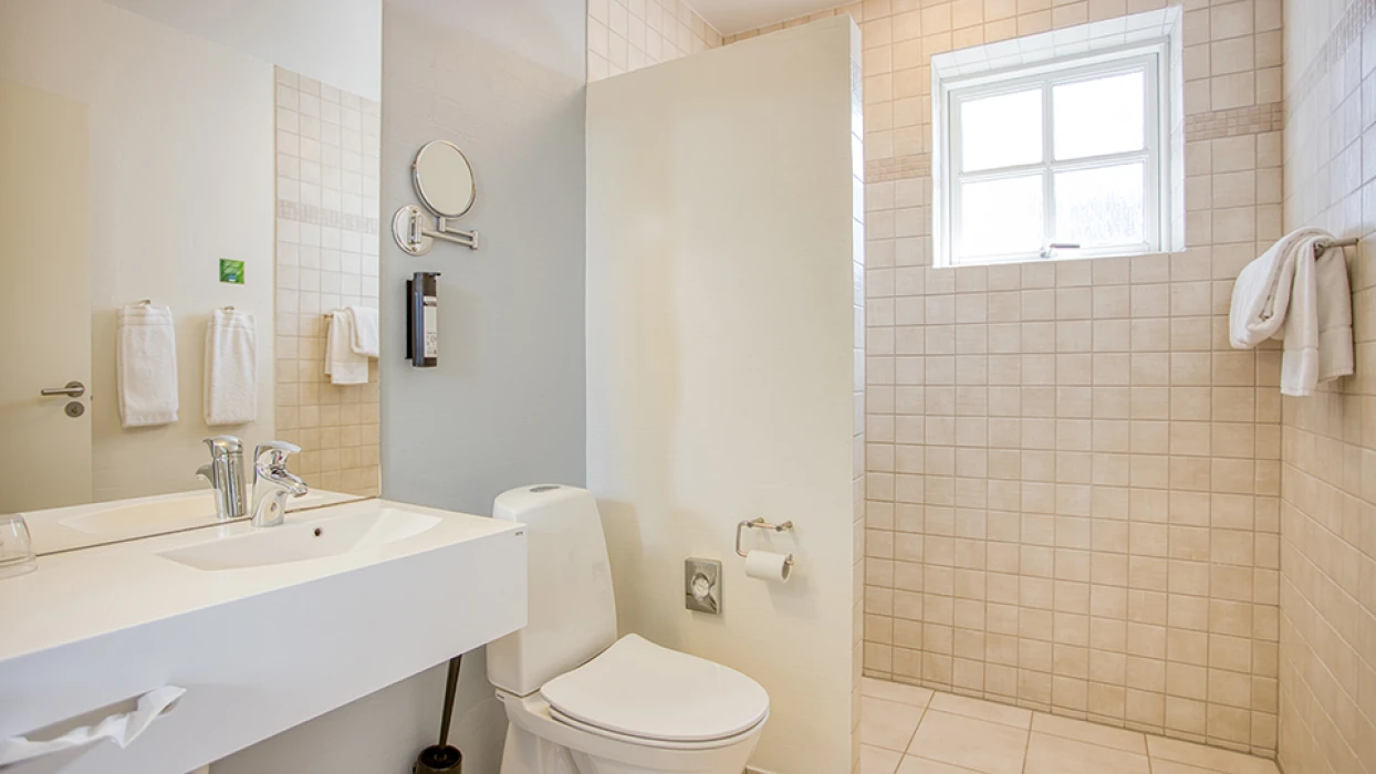 Badeværelse i dobbeltværelse