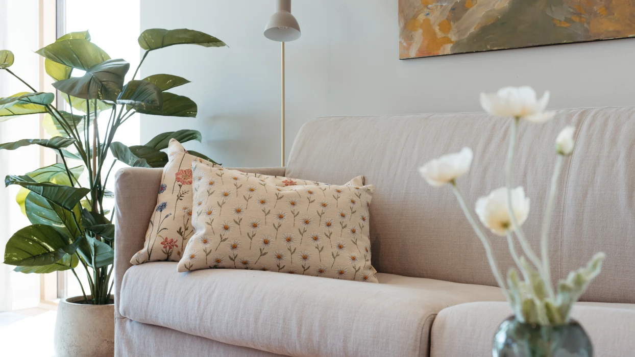 Sofaområde i suiten på Color Hotel Skagen