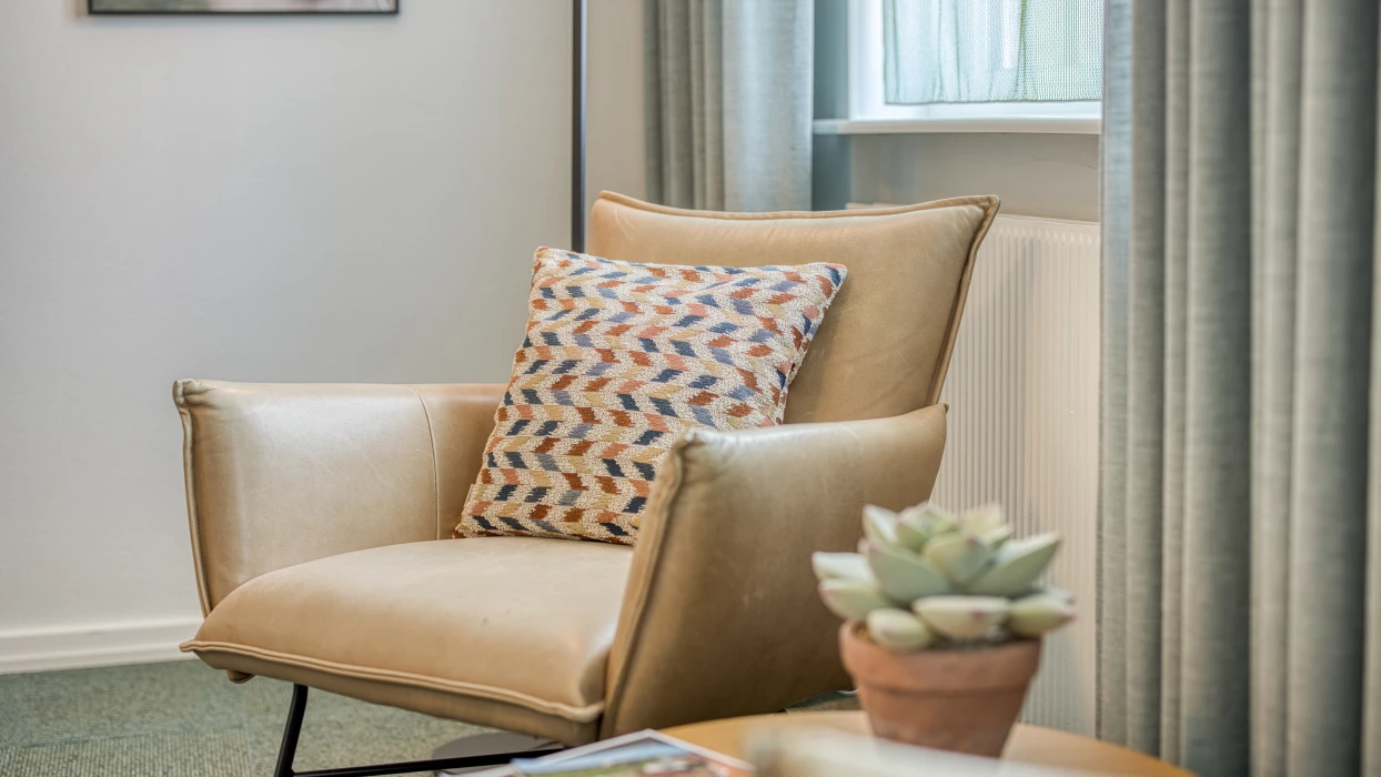 Hyggeligt siddeområde i superiorværelse