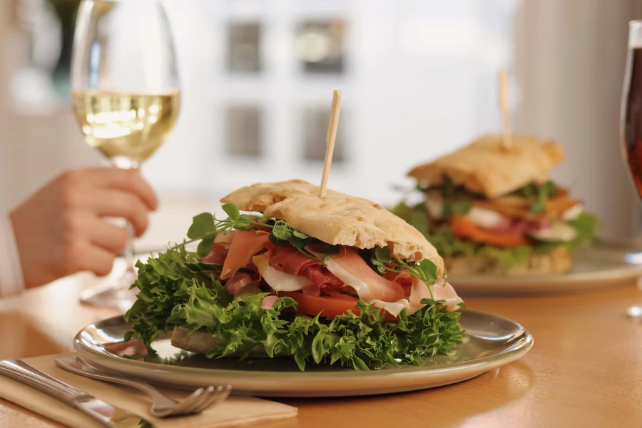 2 store sandwich i Café Holger