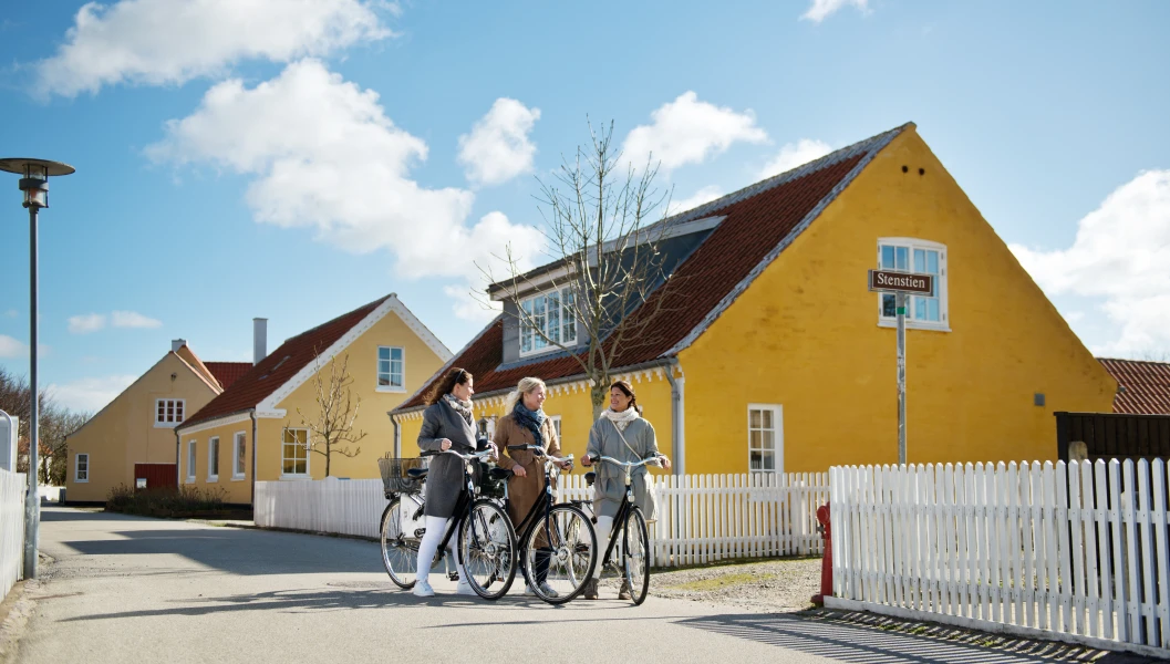 Damer på cykel i Skagen